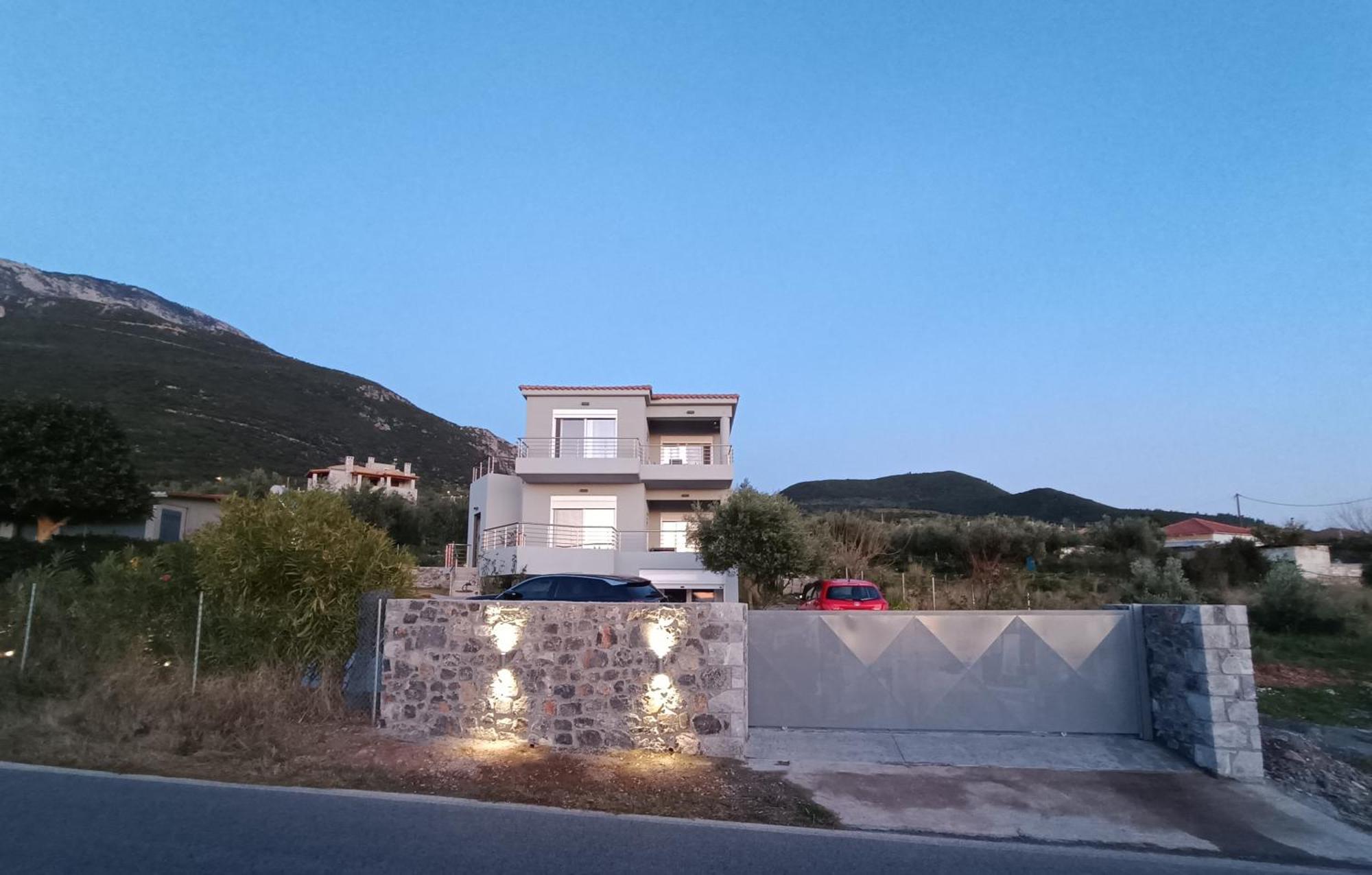 Evilenia Luxury Apartments 卡拉马塔 外观 照片