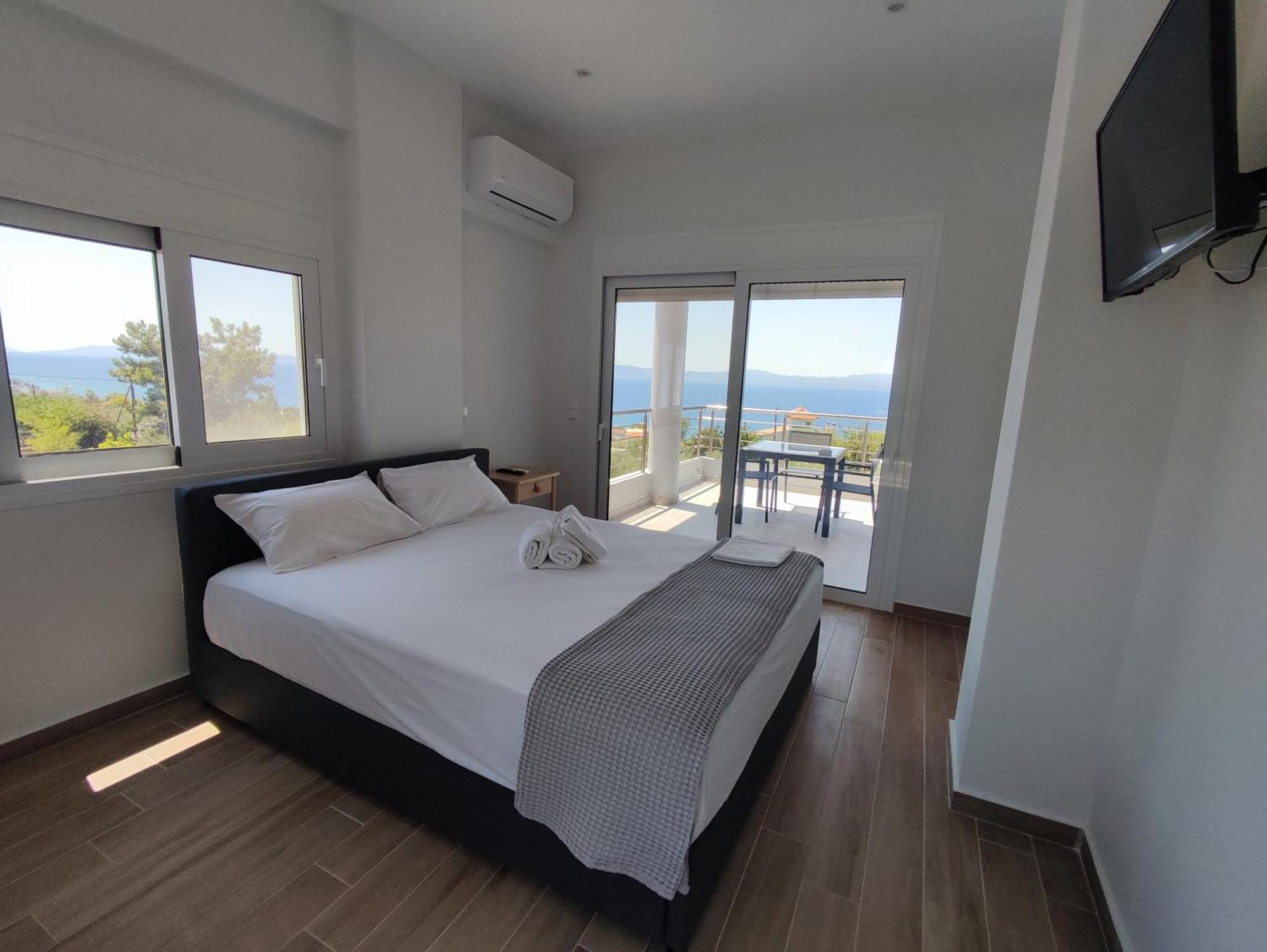 Evilenia Luxury Apartments 卡拉马塔 客房 照片